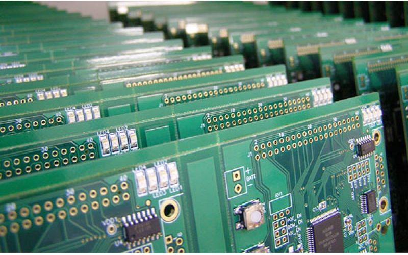 如何處理PCB電路板的外殼接地？